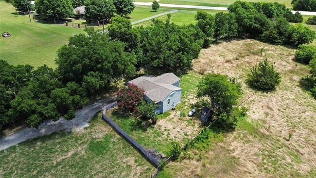 Building Photo - 1206 TX-78 BUS