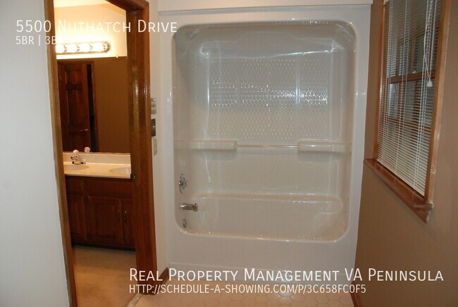 Building Photo - Spacious 5 bedrooms house in Rolling Woods...