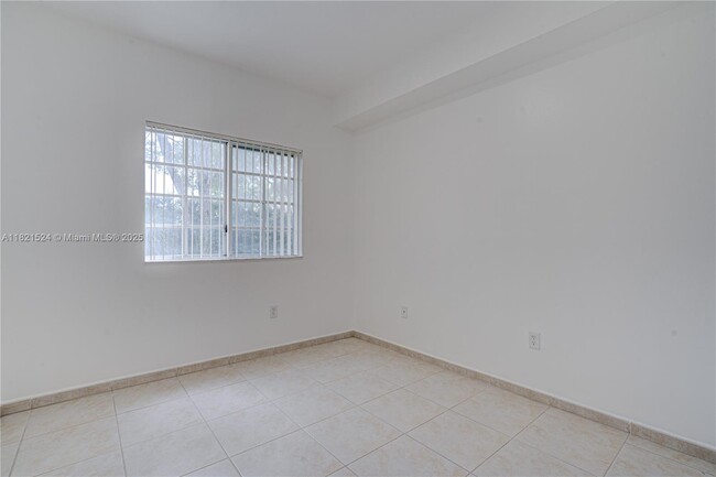 Building Photo - 7200 NW 114th Ave
