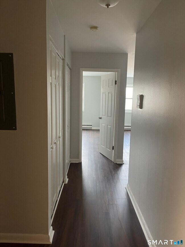 Building Photo - 45 Monroe St