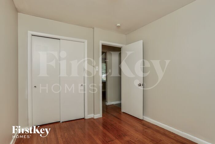 Building Photo - 1355 Del Rey Dr