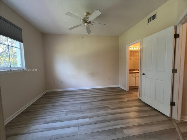 Building Photo - 2056 Alta Meadows Ln