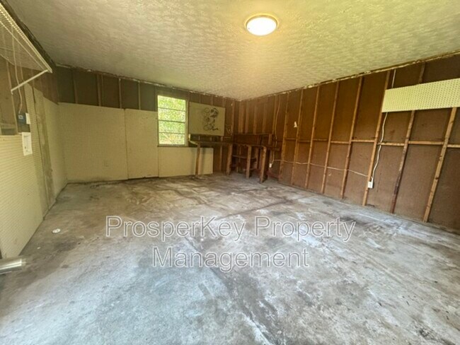 Building Photo - 3552 Irwin Way