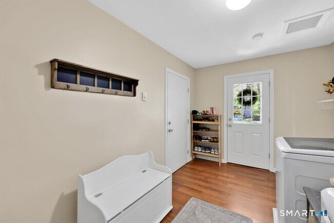 Building Photo - 9 Myrna Dr