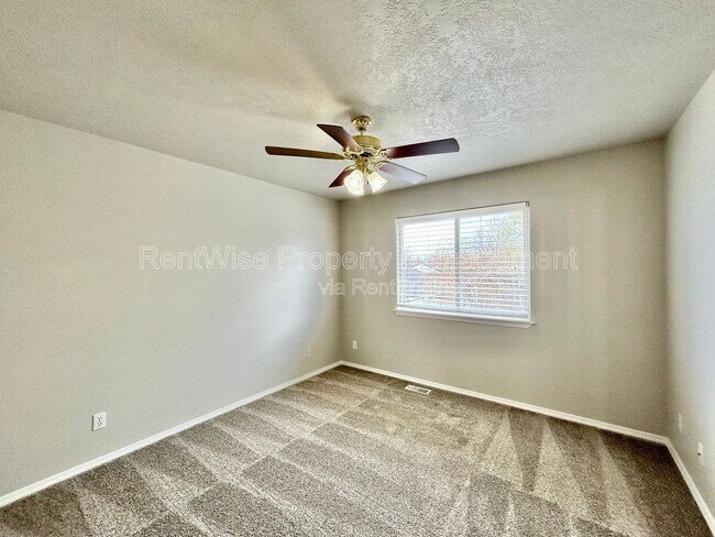 Building Photo - 668 N Quarter Moon Ave