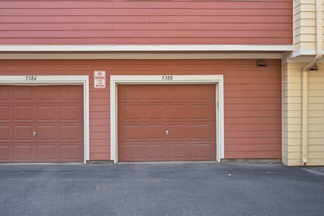 Building Photo - 2,640.95, 2 Bed, 2.5 Bath Townhome in Arvada with Central AC, and attached Garage!