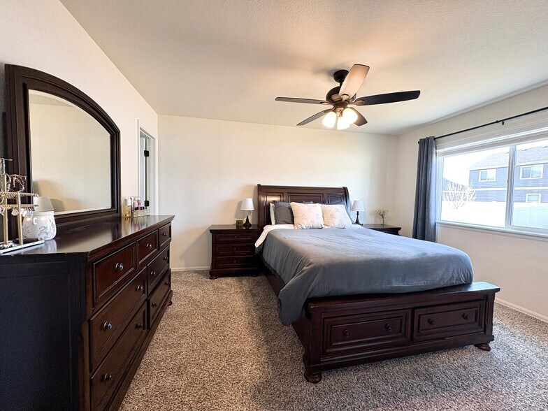 Building Photo - 916 Greenbrook Dr