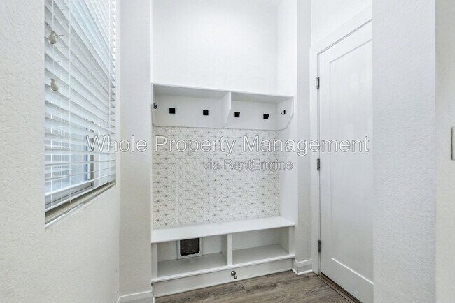 Building Photo - 6619 Mariposa Ct