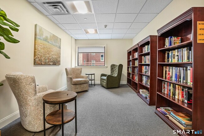 Building Photo - 143 Hoyt St