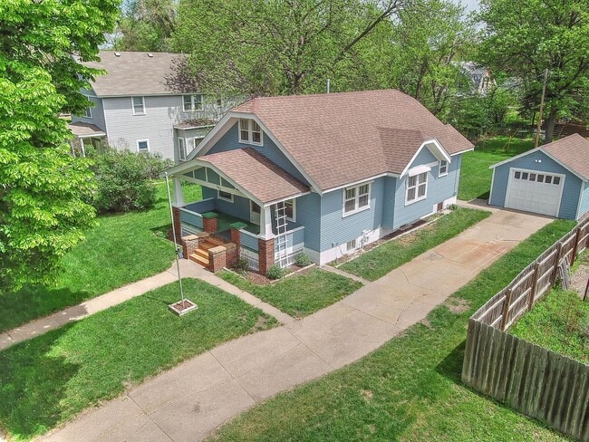 Building Photo - 3 Bedroom / 1 Bath Home with Washer/Dryer ...