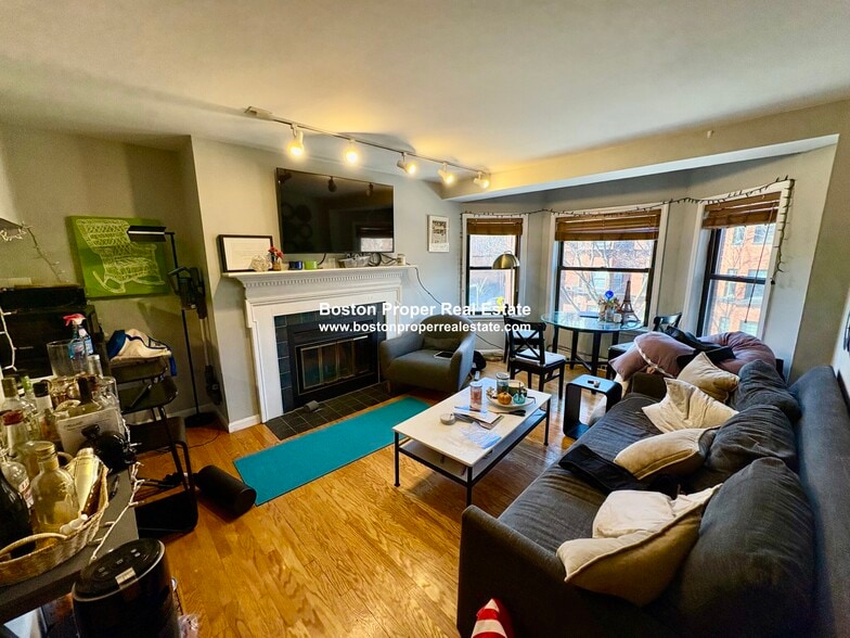 Building Photo - 50 Saint Stephen St