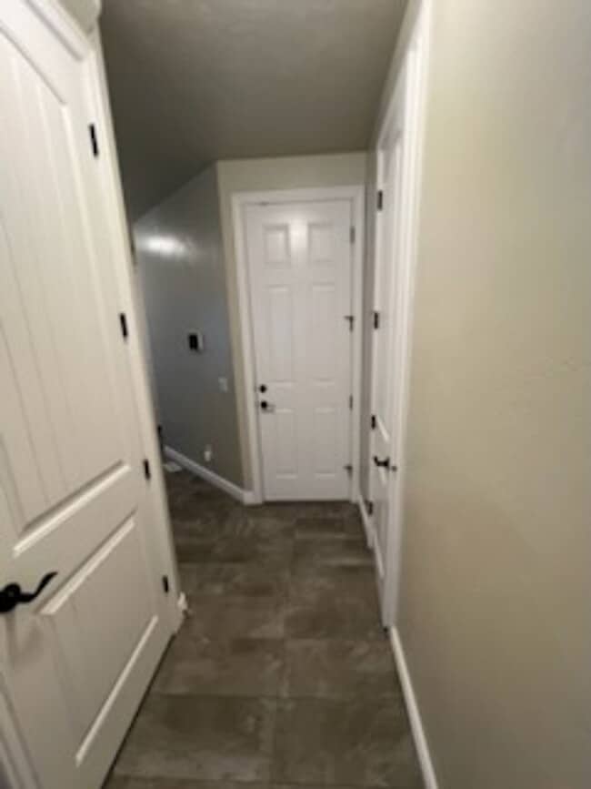 Building Photo - Pet Friendly Beautiful 3 Bed 3.5 Bath in R...