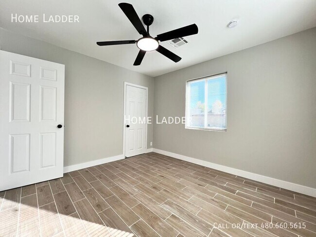 Building Photo - 415 S Lesueur-