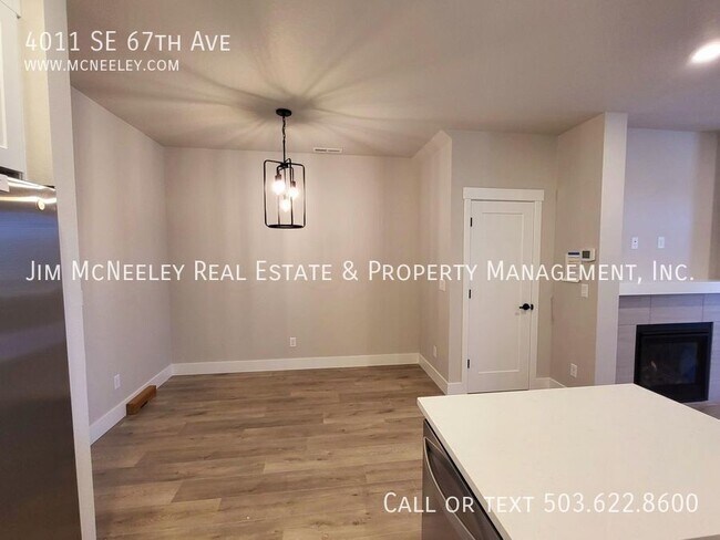 Building Photo - 4011 SE 67th Ave