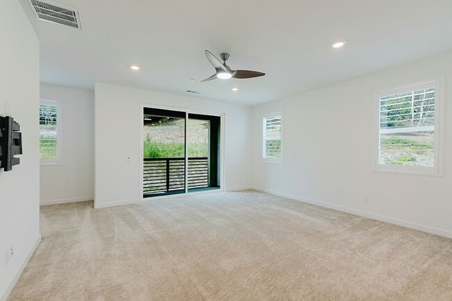 Building Photo - Charming 4 Bedroom 3.5 Bath in Carmel Mountain Ranch