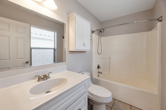 Building Photo - 3 bed 2 bath home in the Arizona Impressions subdivision - Cross streets: Cooper & SE Pecos