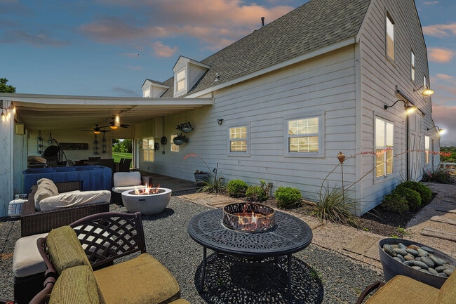 Building Photo - 1400 Shadow Brook Trail