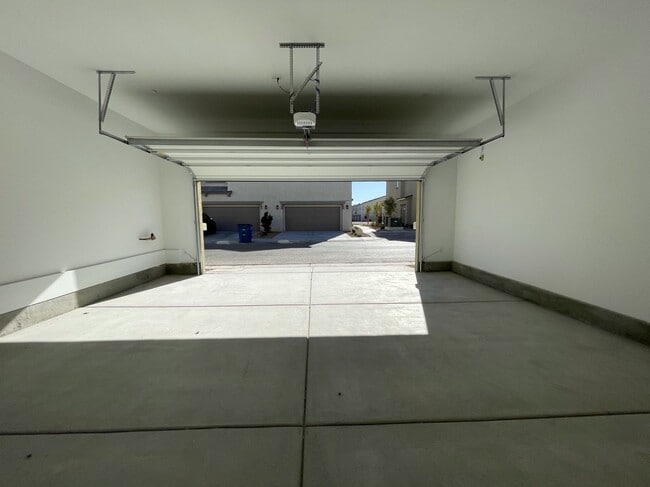 Building Photo - GATED 3 BED 2.5 BATH 2 CAR GARAGE + LOFT IN NORTH LAS VEGAS