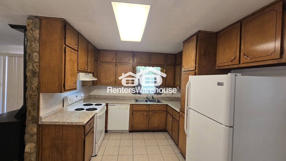 Building Photo - 3961 Lindsey Dr