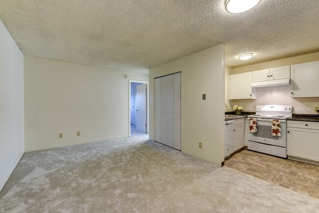Building Photo - Pre-Leasing August 2026: Great 1 Bed, 1 Ba...