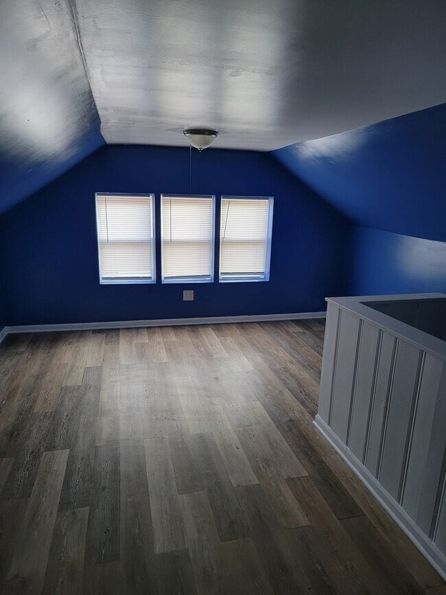 Building Photo - 1302 W 150th St