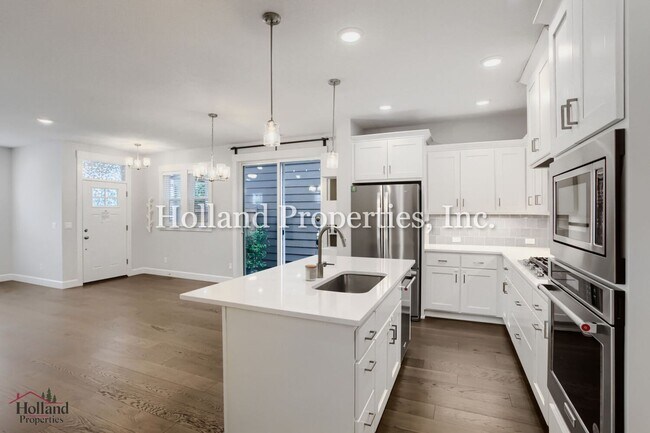 Building Photo - 3933 SE 83rd Ave