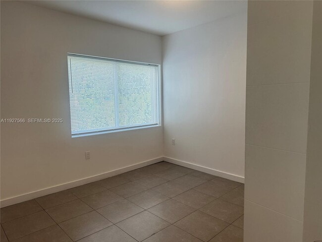 Building Photo - 2206 Simms St