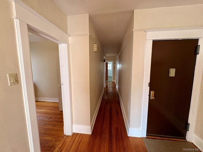 Building Photo - 106 McLean Ave