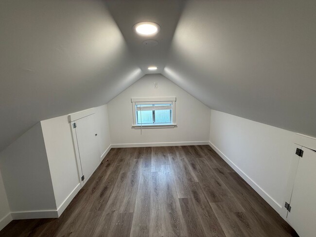 Building Photo - Spacious 3BR + Loft | 2.5BA | Large Yard |...