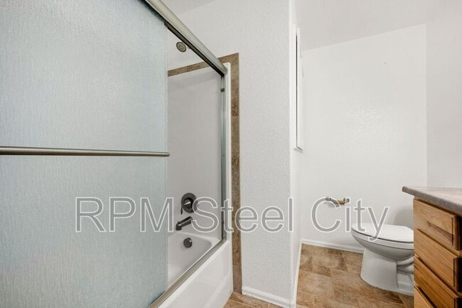 Building Photo - 868 E Sandusky Dr