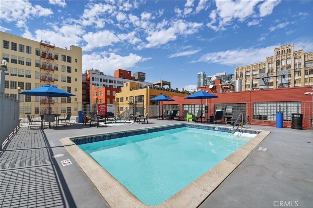 Building Photo - 738 S Los Angeles St