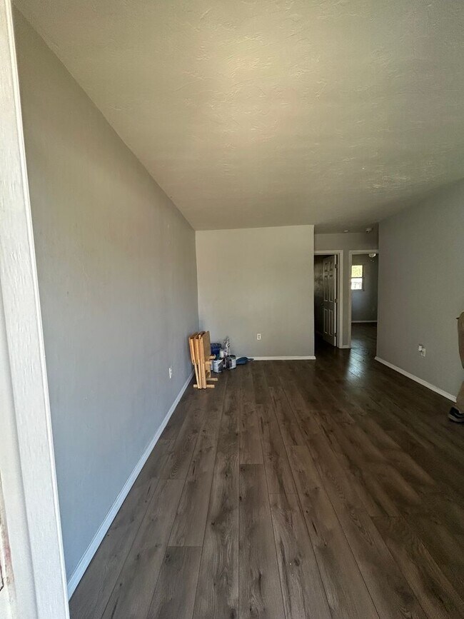 Building Photo - Perfectly located, central Sarasota unit f...