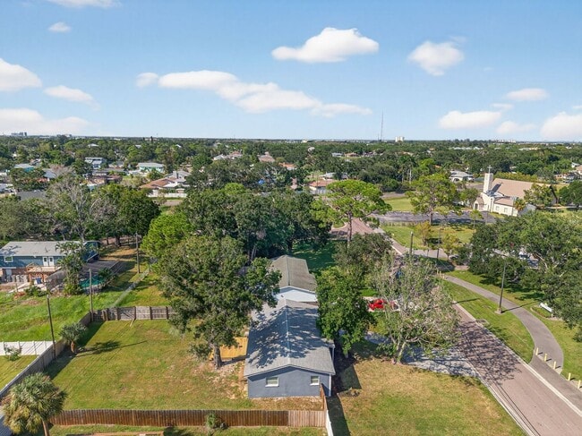 Building Photo - Fully Remodeled 3BR Home with Large Fenced Yard & New Deck