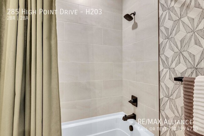 Building Photo - 285 High Point Dr