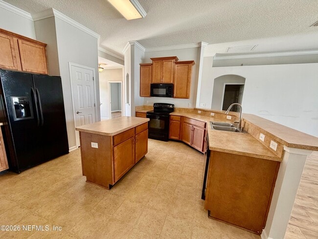 Building Photo - 929 Raindrop Ln