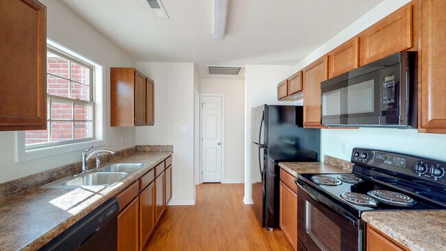 Building Photo - 450 Tittsworth Springs Rd