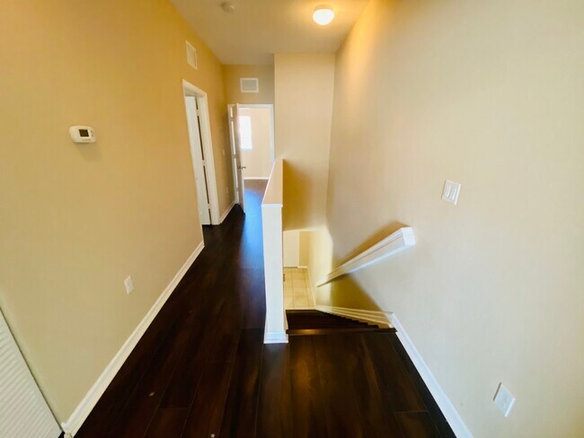 Building Photo - 3538 NW 29th Ct