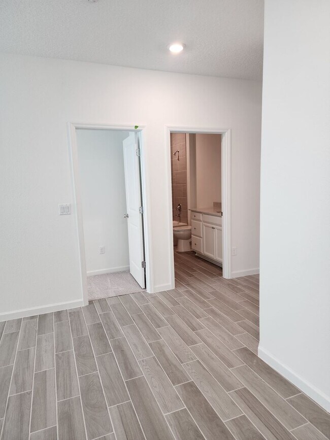 Building Photo - *******HOLIDAY SPECIAL NO RENT FOR DECEMBER******* Spacious 3BR Home in Quiet Jacksonville Neighb...