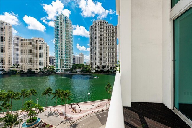 Building Photo - 300 S Biscayne Blvd
