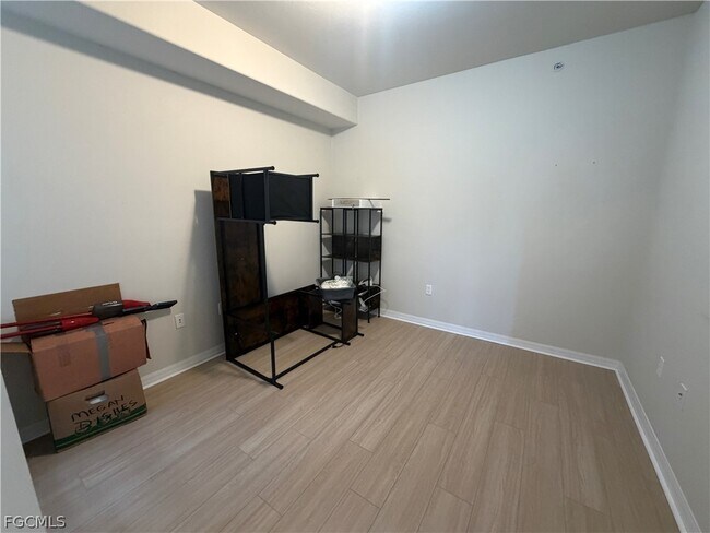 Building Photo - 10339 Whispering Palms Dr