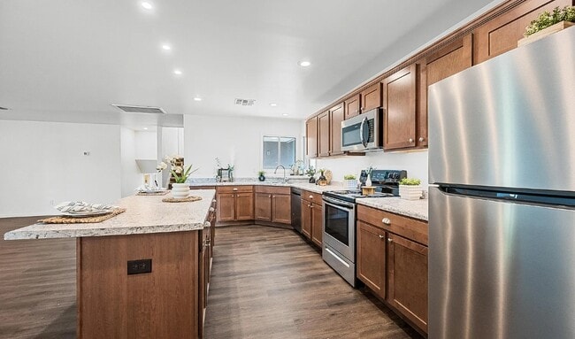 Building Photo - 1720 E Hermosa Dr