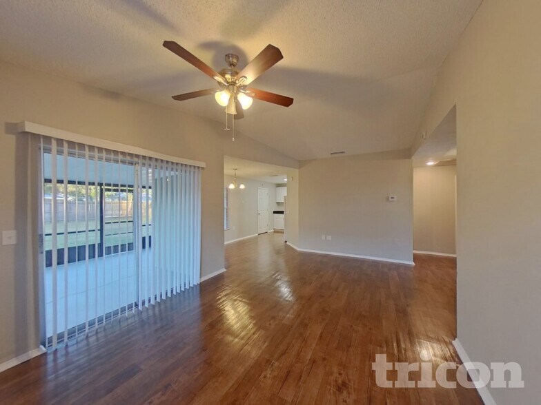 Building Photo - 1416 Thistledown Dr