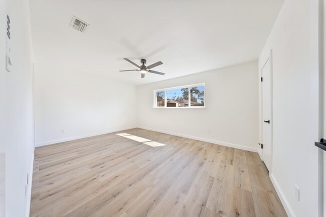 Building Photo - 9115 Tanager St