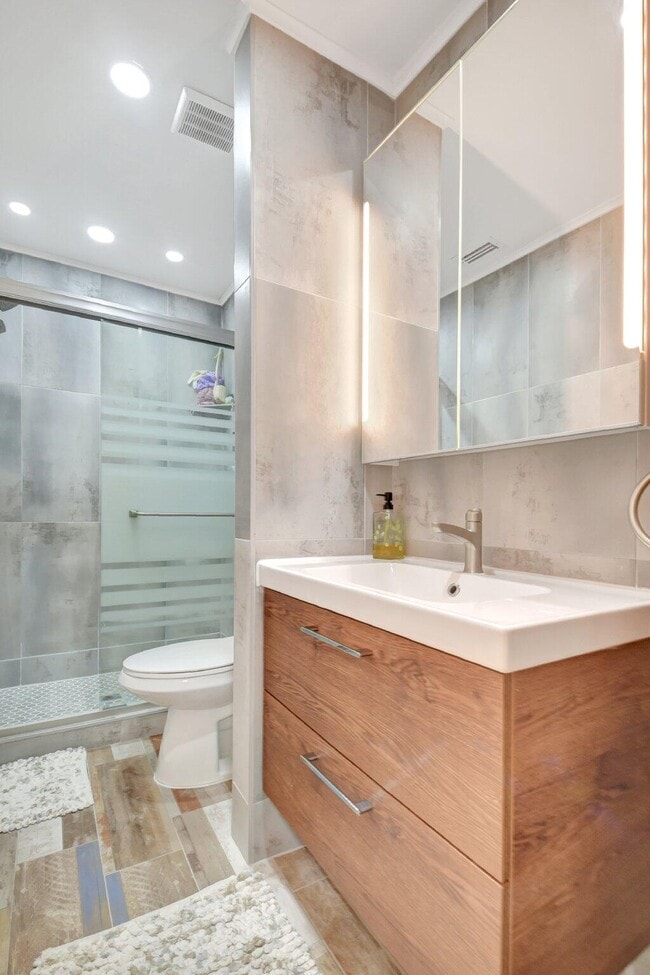 Building Photo - 5151 W Club Cir