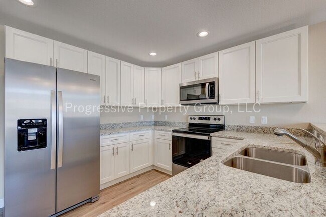 Building Photo - Live in Style! 3-Bed Northgate Villa w/ Vi...