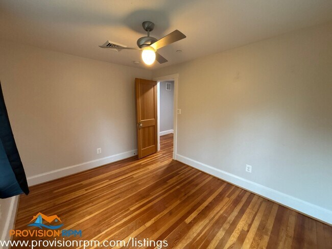 Building Photo - 915 Jackson St