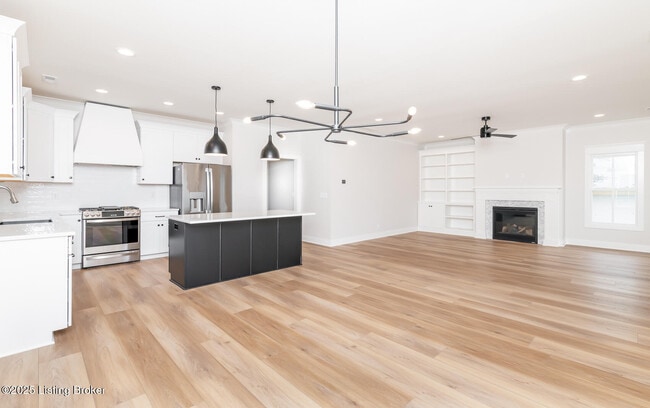 Building Photo - 6100 Passionflower Dr