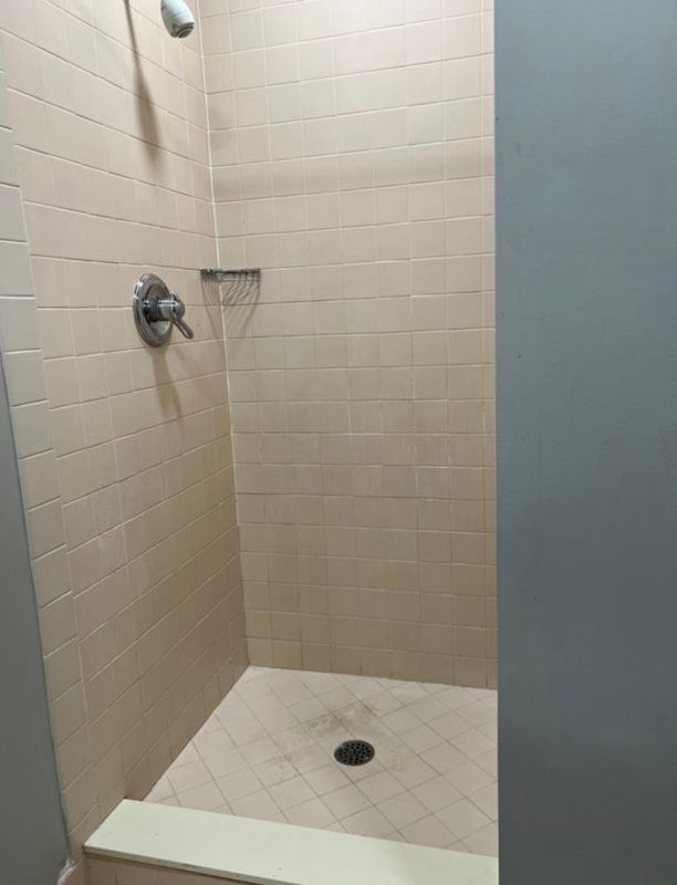 Building Photo - 6533 E Jefferson Ave