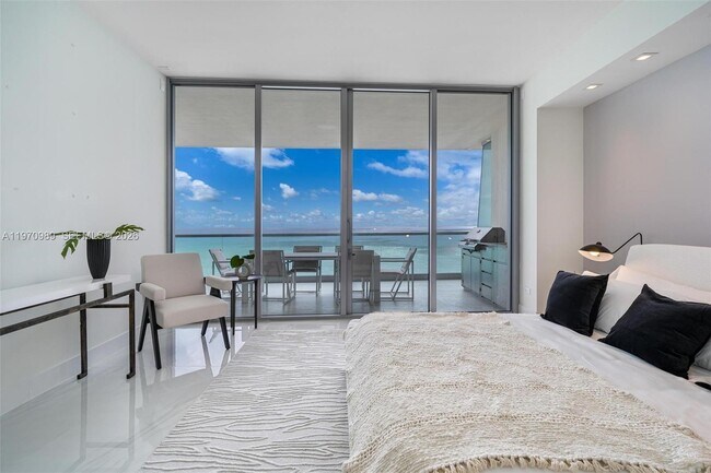 Building Photo - 18501 Collins Ave