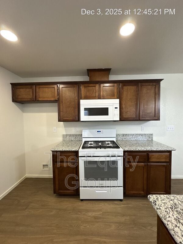 Building Photo - 2133 W Lark Ave